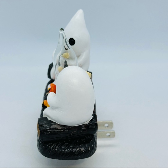 2024 Halloween Ghosts Campfire Flickering Nightlight Fire Marshmallows Intertek - Picture 3 of 9